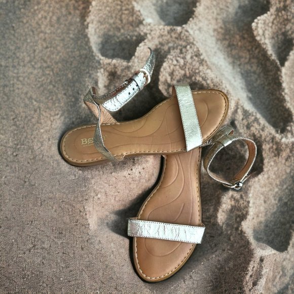 Born Shoes - Børn Stephane Ankle Strap Goldtone Sandals - Sz 9 EUC